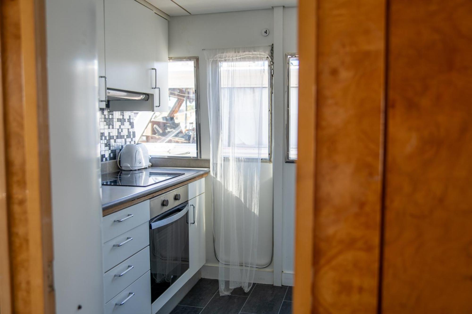 Habitacion Marineria Boat Aloha Barcelona Eksteriør billede