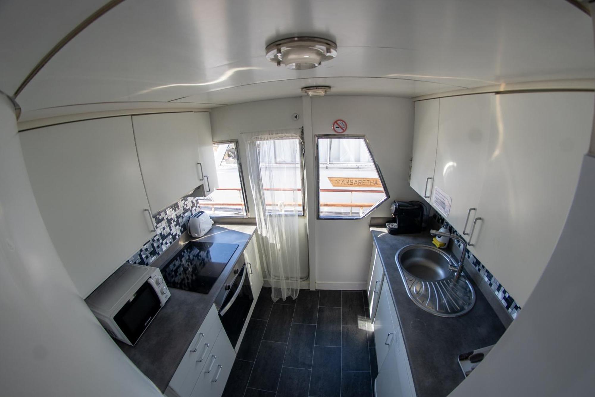 Habitacion Marineria Boat Aloha Barcelona Eksteriør billede